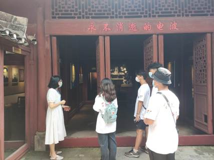 说明: F:\8 350vip8888新葡的京\4 办公室工作\大创、挑战杯、社会实践\350vip8888新葡的京+移动博物馆赋能党史学习教育+实践团\广西学联--350vip8888新葡的京暑期社会实践赋能党史学习教育\其他照片\路莫村军需物资转运站.jpg