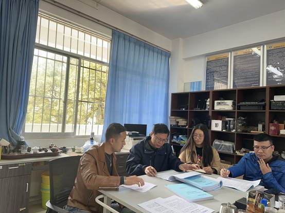 说明: C:\Users\DELL\Desktop\图4 公司领导带队检查实验中心工作.jpg