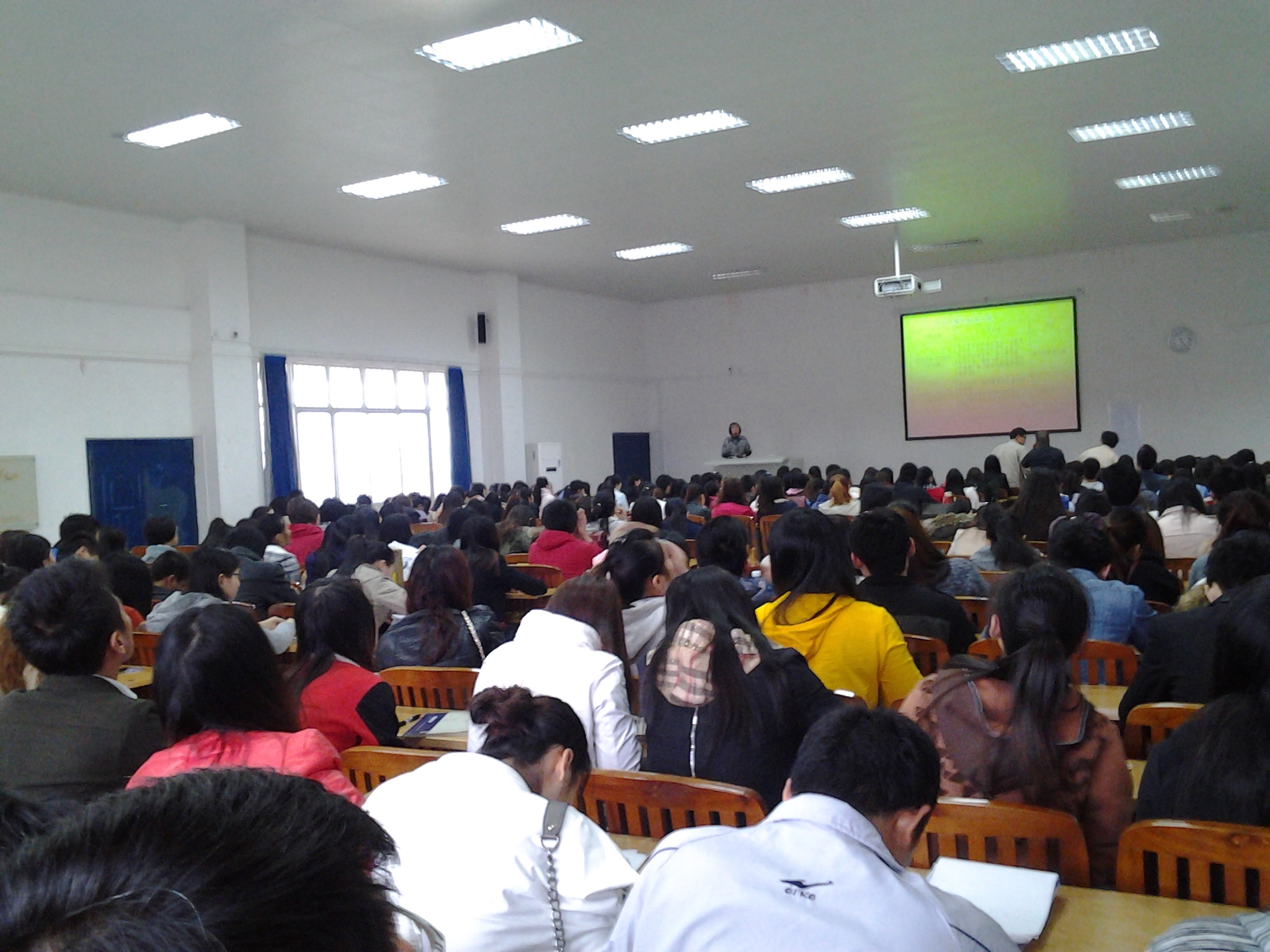 我系认真开展毕业生就业动员工作