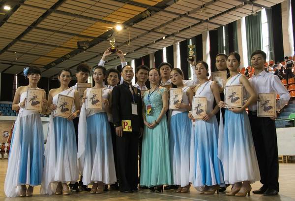 公司航空服务专业舞蹈队获桂林市体育舞蹈锦标赛团体舞冠军