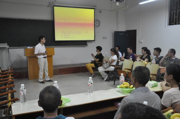 我系召开2014级新生家长座谈会 我系召开2014级新生家长座谈会